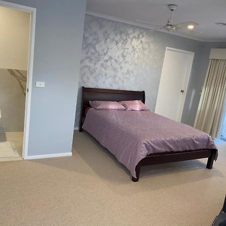 Guest Ensuite 7 Minutes From Airport ملبورن المظهر الخارجي الصورة