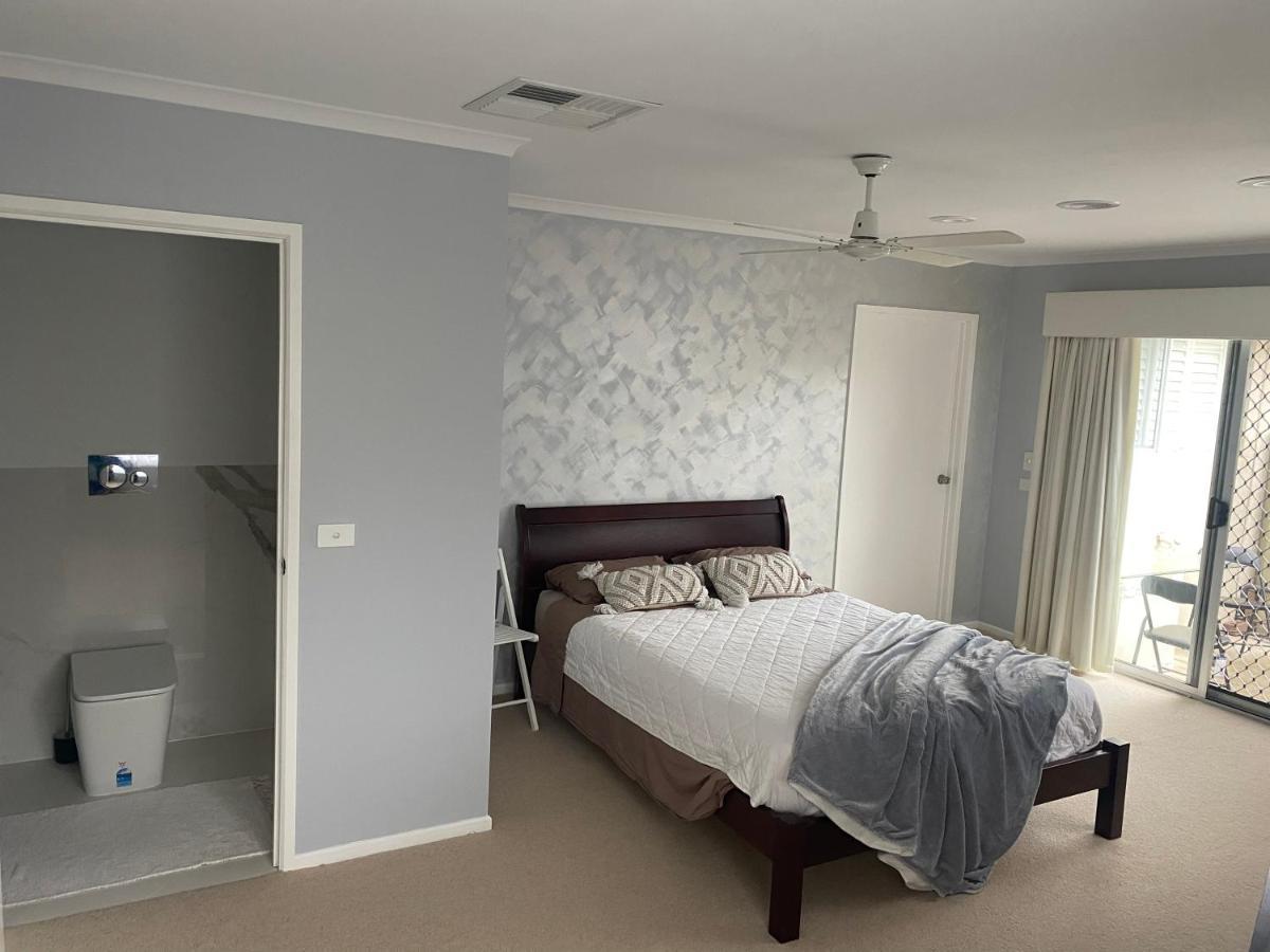 Guest Ensuite 7 Minutes From Airport ملبورن المظهر الخارجي الصورة